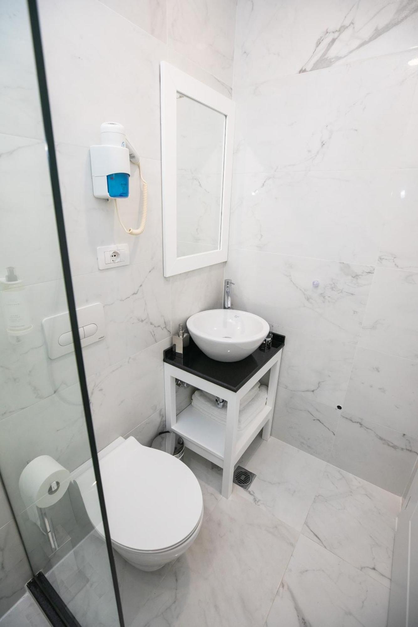 Hotel Elior Tirana Esterno foto