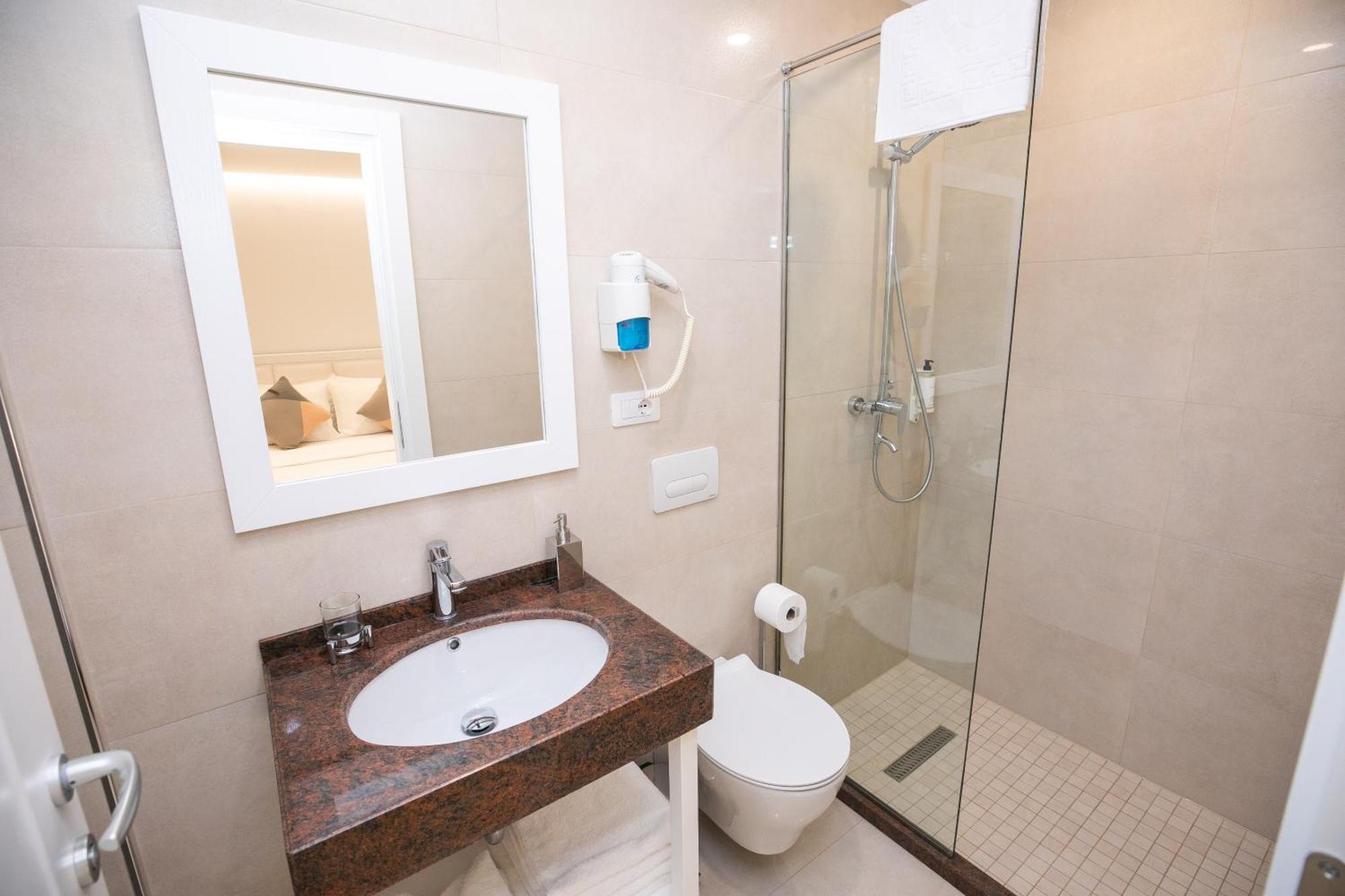 Hotel Elior Tirana Esterno foto